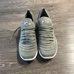 Like new! APL techloom wave.